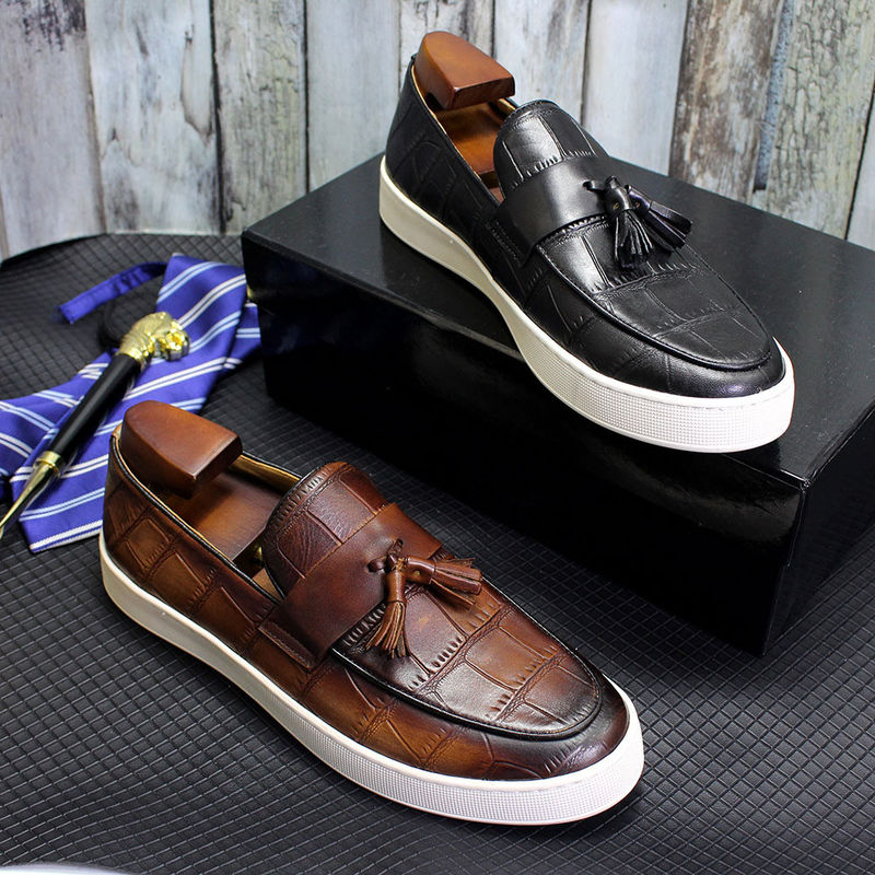 Niedrige Absätze Männer Slip On Tassel Schuhe Schwarz / Braun Männer Echtleder Casual Schuhe