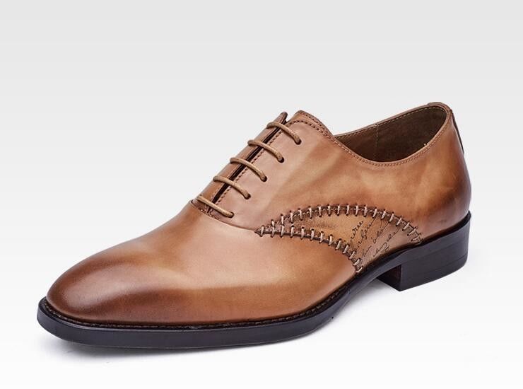 Modeherrschaft für Männer Schuhen mit formalen Kleidern Echtleder für Männer schwarze Spitzen Schuhen